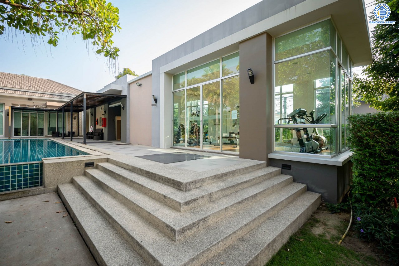 บ้านมือสองตกแต่งใหม่ โครงการ ไลฟ์ บางกอก บูเลอวาร์ด ราชพฤกษ์-รัตนาธิเบศร์ เนื้อที่ 50.3 ตร.ว. ดีไซน์ตอบทุกไลฟ์สไตล์ ฟังก์ชัน 3 ห้องนอน 3 ห้องน้ำ จอดรถได้ 2 คัน บนทำเลติดถนนราชพฤกษ์ เชื่อมต่อทุกเส้นทาง ใกล้รถไฟฟ้าสายสีม่วง "สถานีท่าอิฐ" และจุดขึ้นทางด่วน "ศรีรัช"